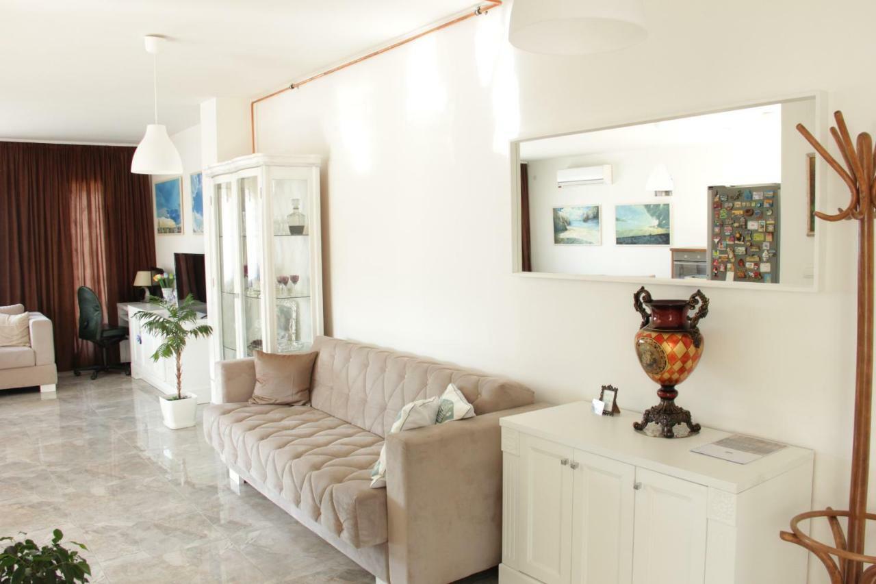Lux House Olga Apartment Ruma Exterior photo