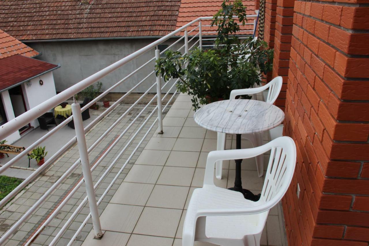 Lux House Olga Apartment Ruma Exterior photo